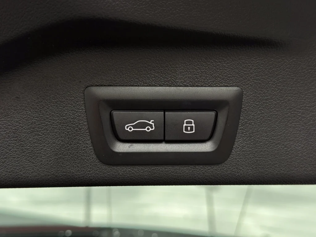 Used 2024  BMW sDrive40i image 13