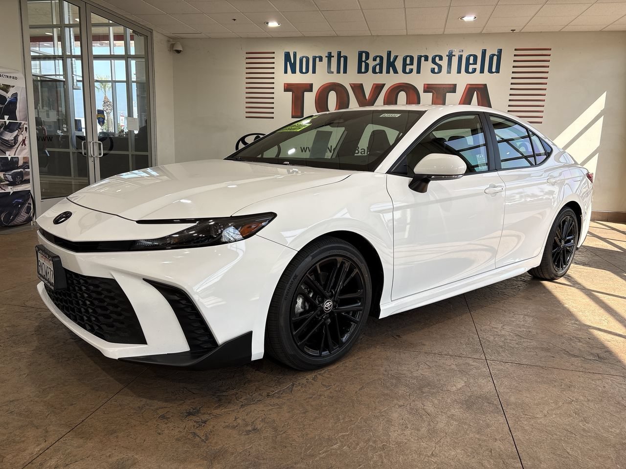 Certified Used 2025 Ice Toyota SE image 1