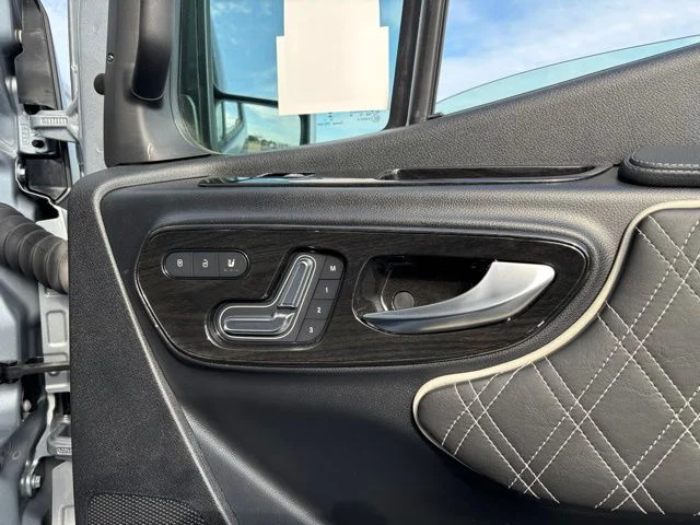 New 2027 Silver Mercedes-Benz Discovery Touring image 19