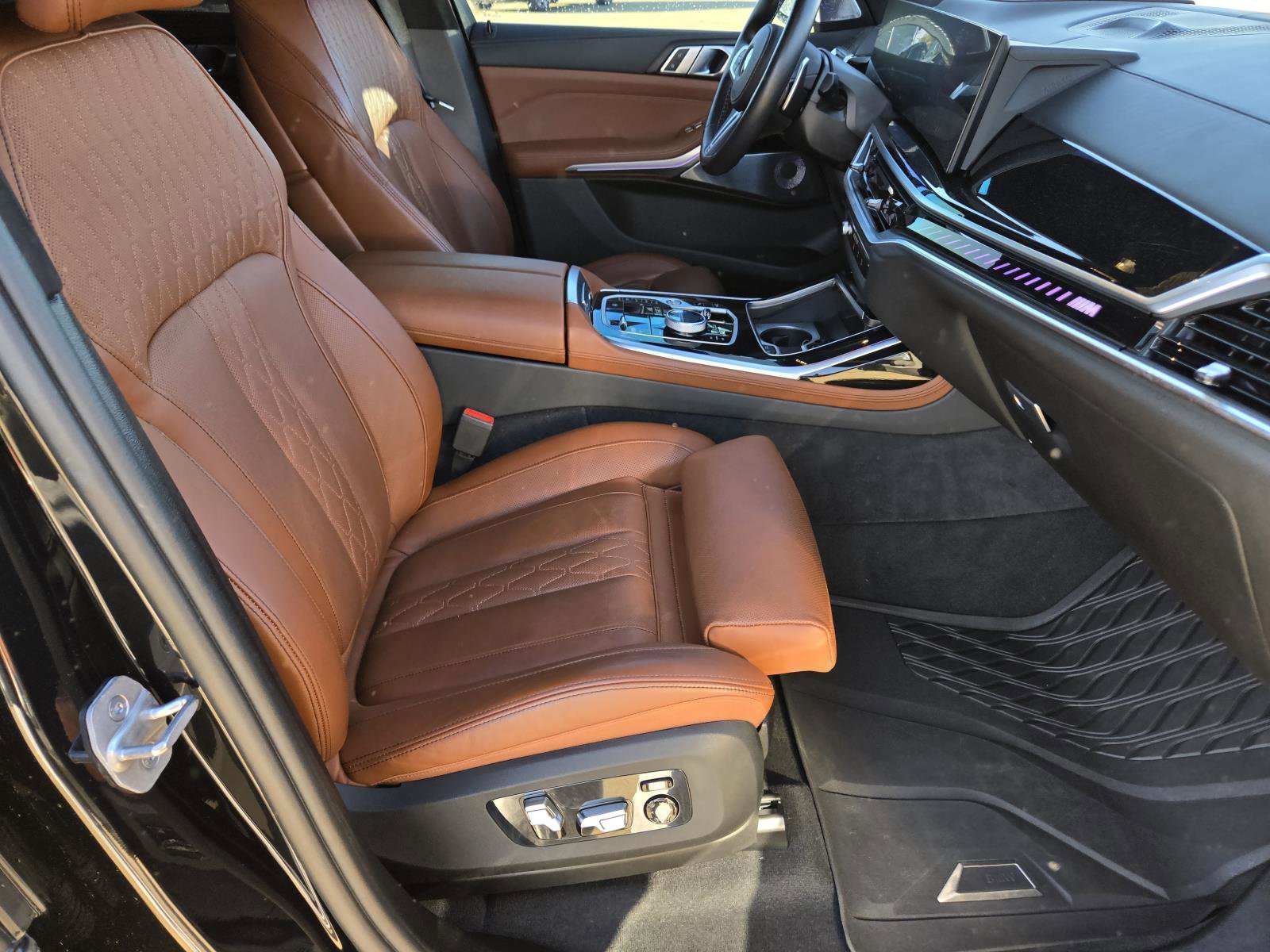 Used 2024 Black Sapphire Metallic BMW M60i image 36