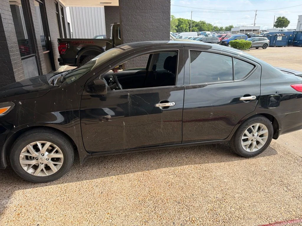 Used 2019 Black Nissan 1.6 SV image 1