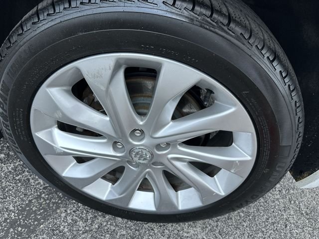 Used 2017 White Buick Premium I image 21
