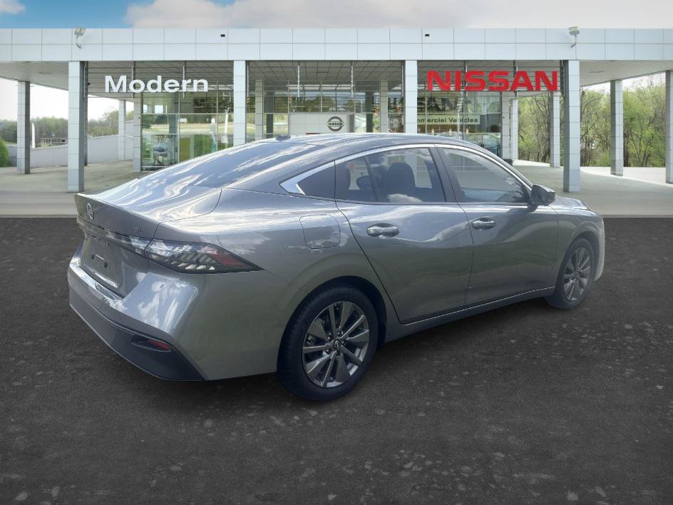 Certified Used 2026 Gun Metallic Nissan SL image 5