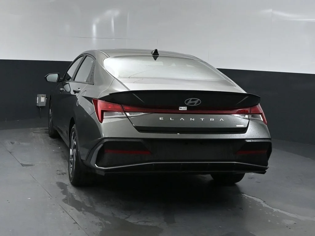Certified Used 2025 Gray Hyundai SEL Sport image 4