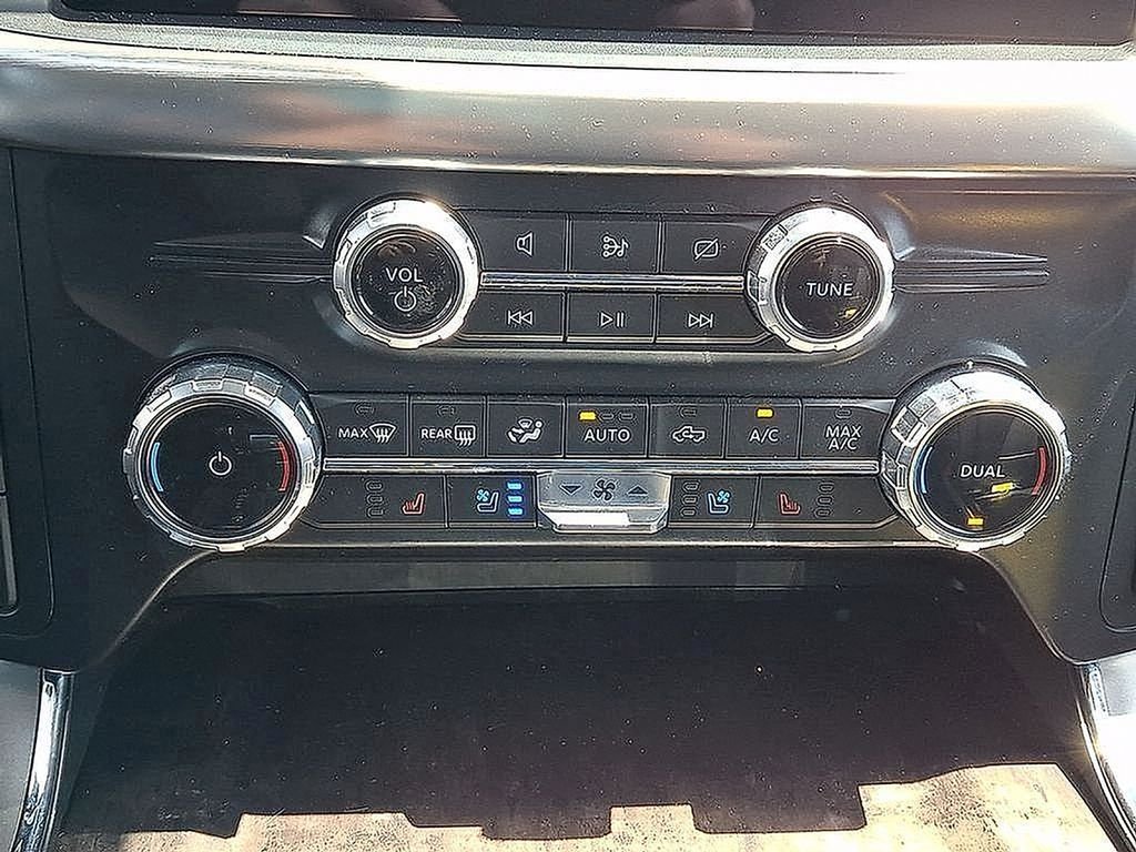 Used 2022 Black Metallic Ford Lariat image 18