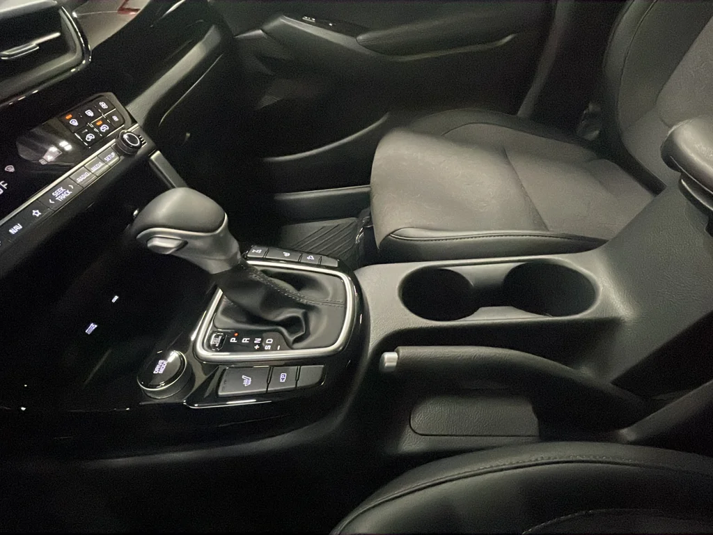 Used 2024 White Kia S image 22