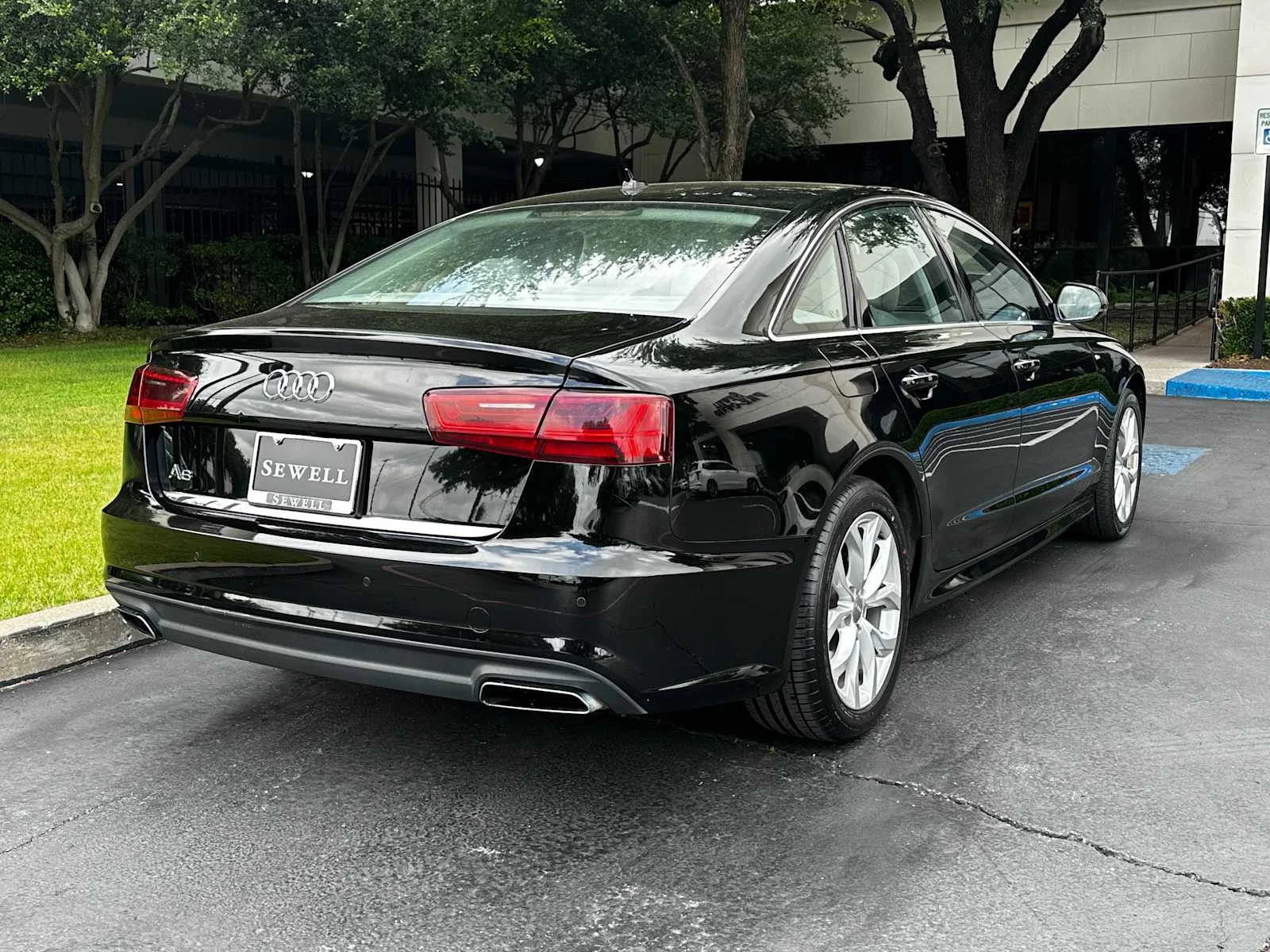 Used 2018  Audi Premium image 4