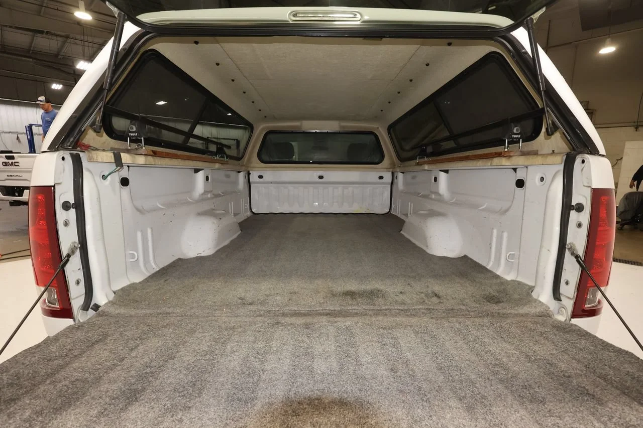 Used 2010 SUMMIT WHITE GMC Work Truck image 13