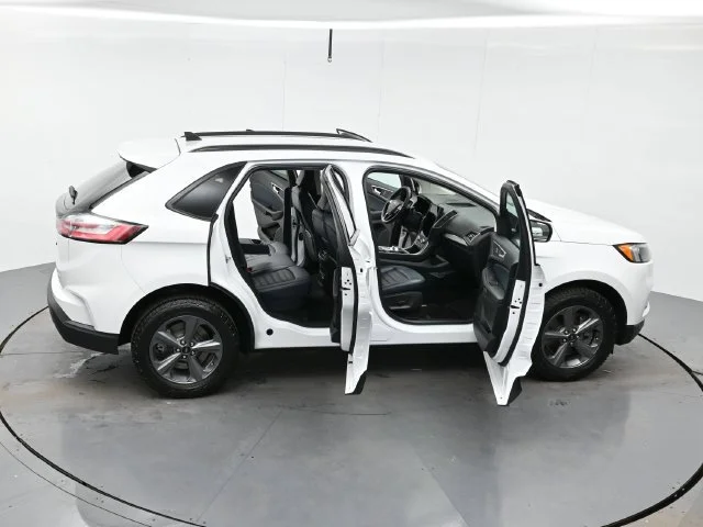 Used 2024 Oxford White Ford SEL image 44