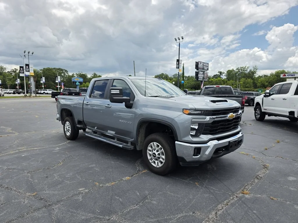 Used 2025 Sterling Gray Metallic Chevrolet LT image 7