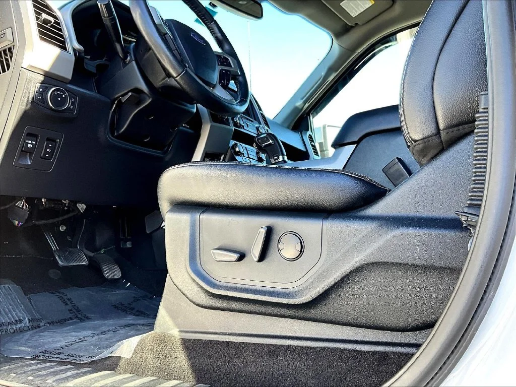 Used 2020 Oxford White Ford Lariat image 40