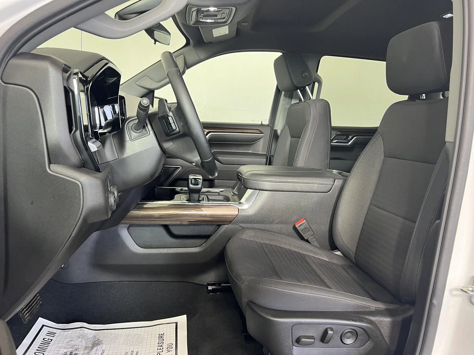 Used 2024 Summit White Chevrolet RST image 5