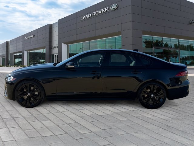 Used 2024 Black Jaguar R-Dynamic SE image 2