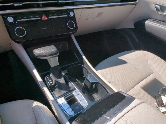 Used 2025  Hyundai SEL image 31