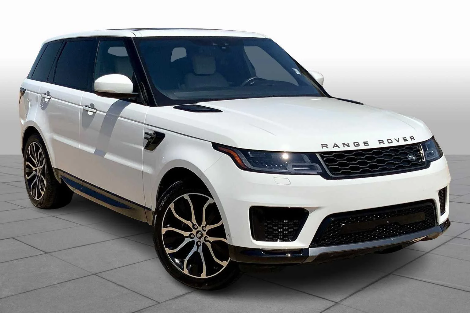 Used 2021 Fuji White Land Rover HSE Silver Edition image 6