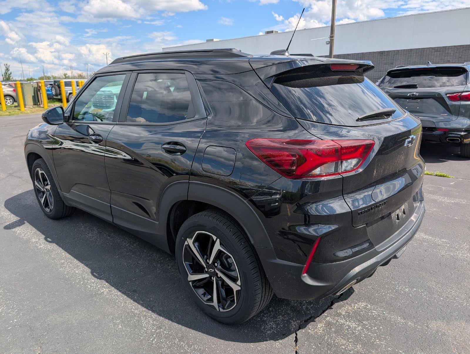 Used 2023 Mosaic Black Metallic Chevrolet RS image 6