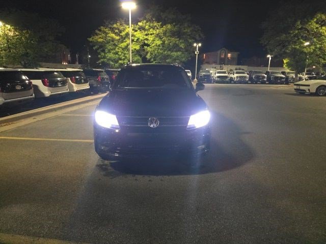 Used 2021 Deep Black Pearl Effect Volkswagen SE image 8