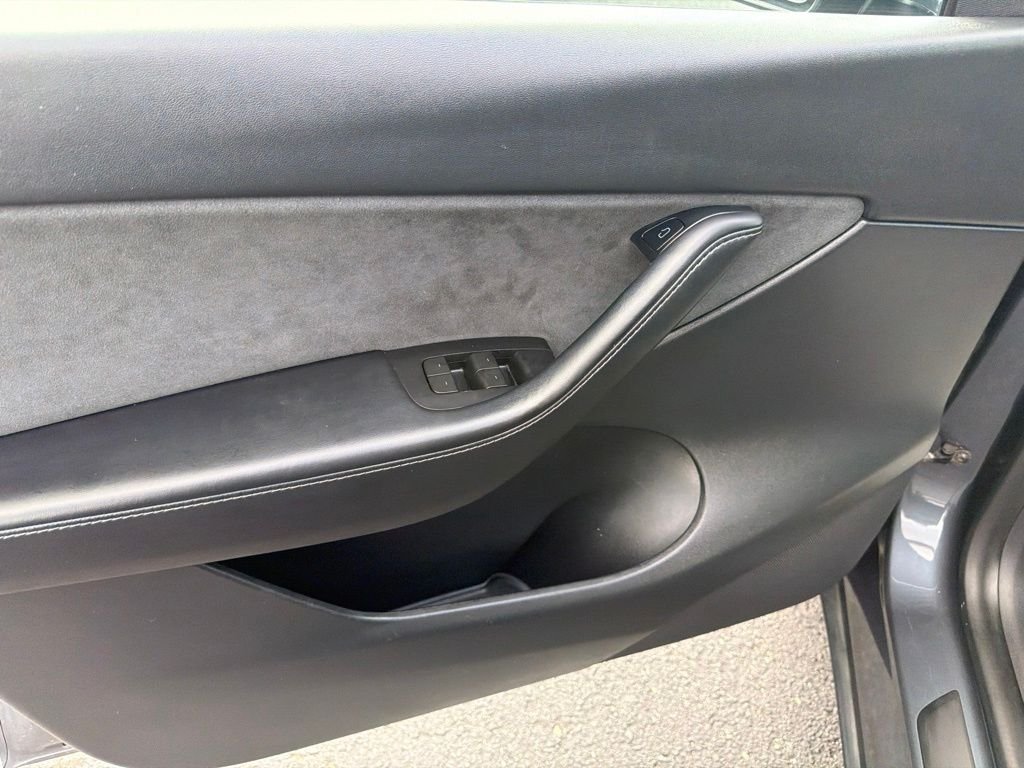 Used 2022 Gray Tesla Long Range image 9