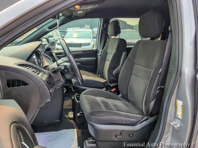 Used 2018 Silver Dodge SE Plus image 8