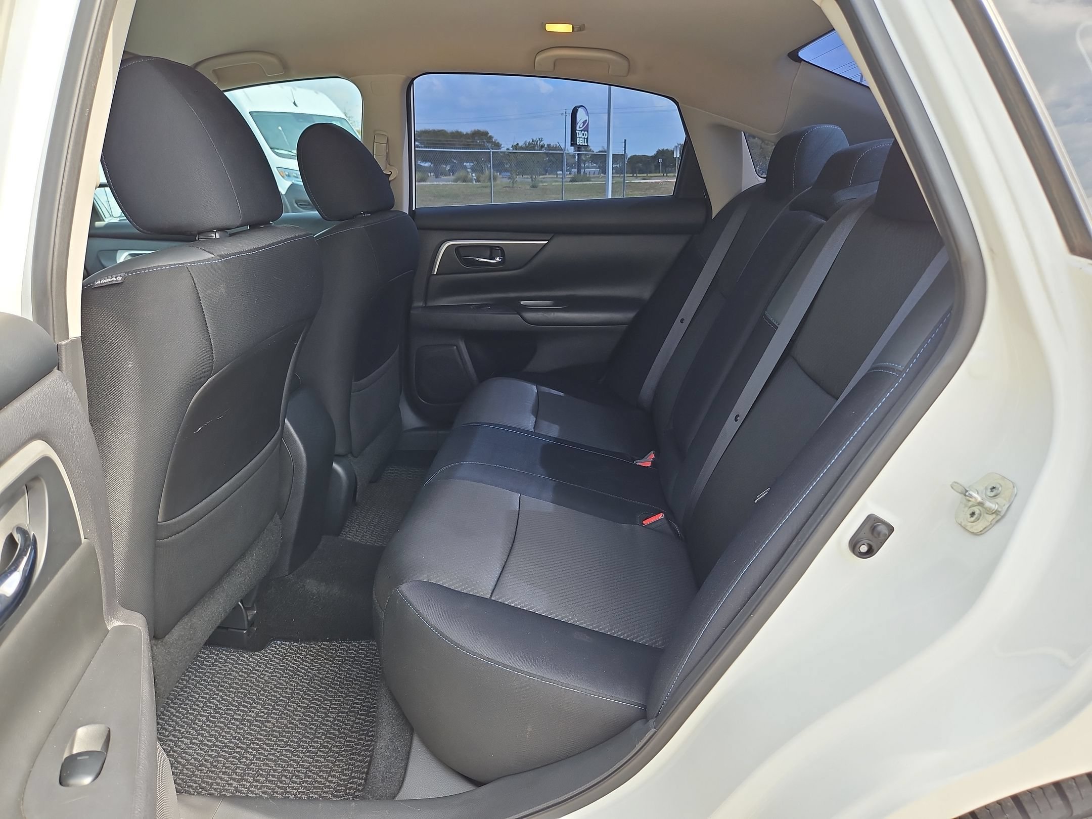 Used 2018 Pearl White Nissan 2.5 SR image 13