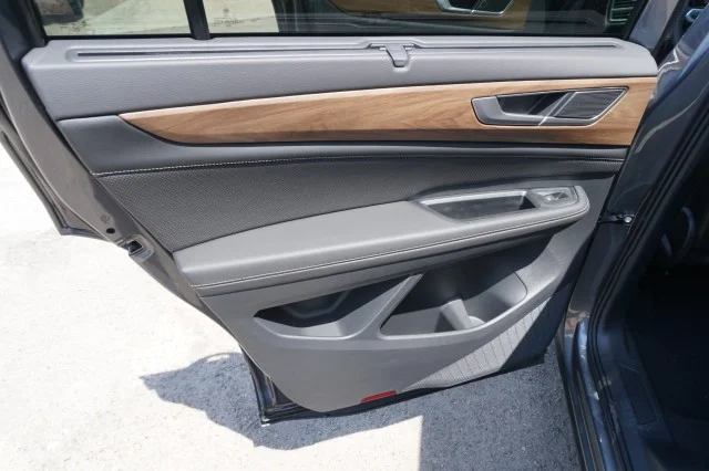 2024 Volkswagen Atlas SE w/Tech - Photo 18