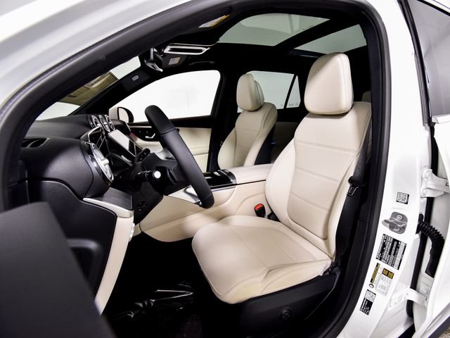 New 2027 Polar White Mercedes-Benz GLC 300 image 4