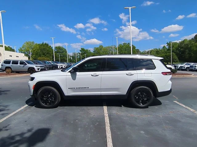 New 2026 Bright White Clear-Coat Exterior Paint Jeep Laredo image 2