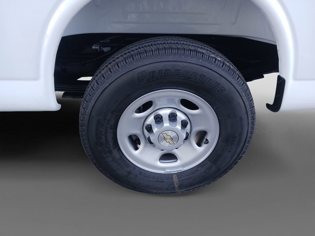 2025 Chevrolet Express Cargo Work Van - Photo 32