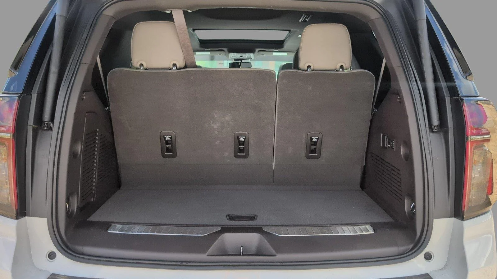 Used 2023 SUMMIT WHITE Chevrolet Z71 image 3