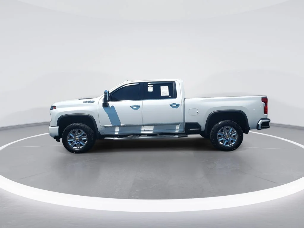 Used 2024 Beige Chevrolet High Country image 5