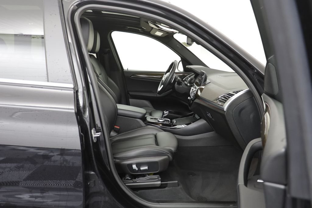 Used 2022 Black BMW xDrive30i image 18