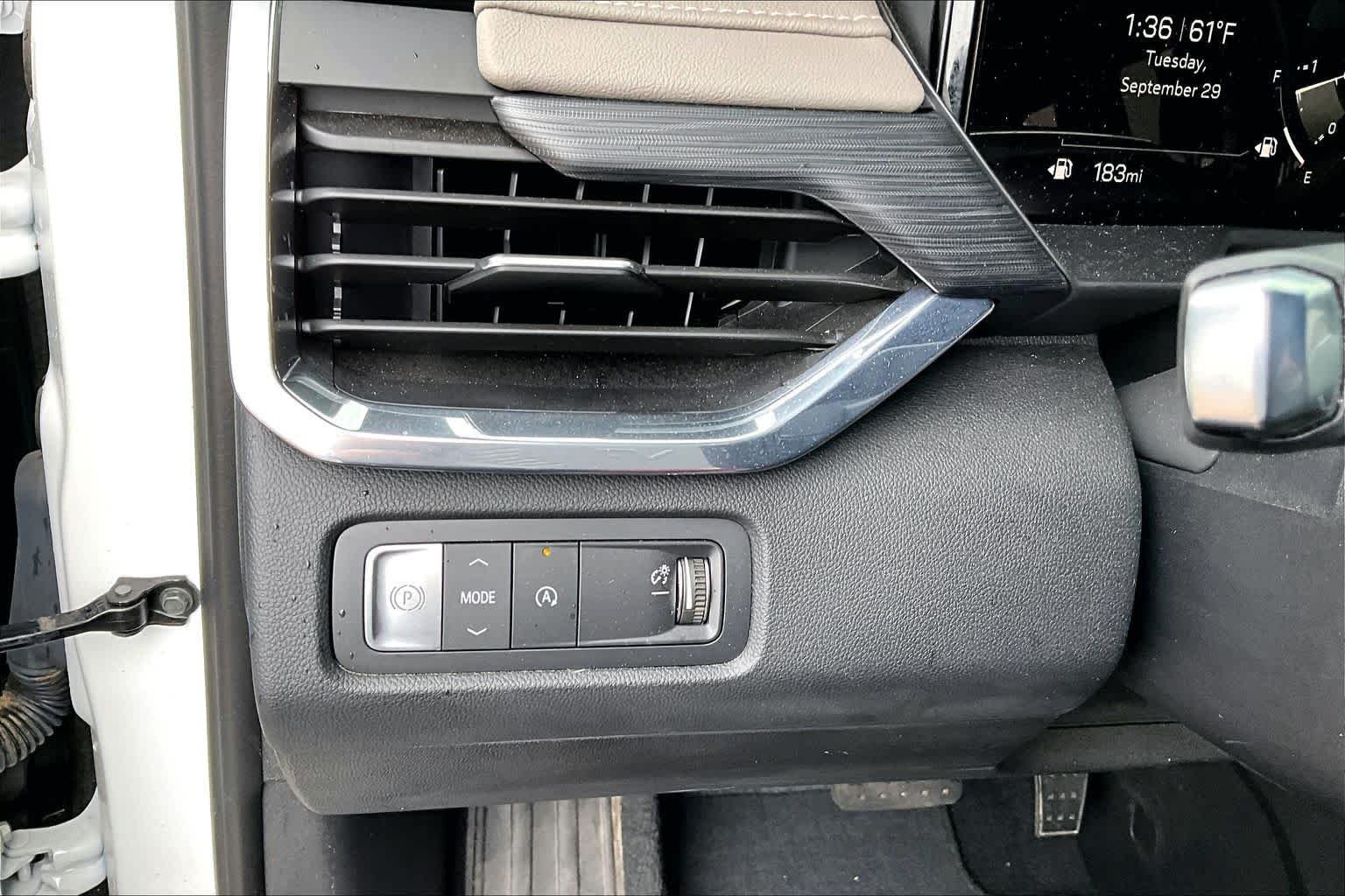 Used 2025 WHITE GMC FWD Elevation image 32
