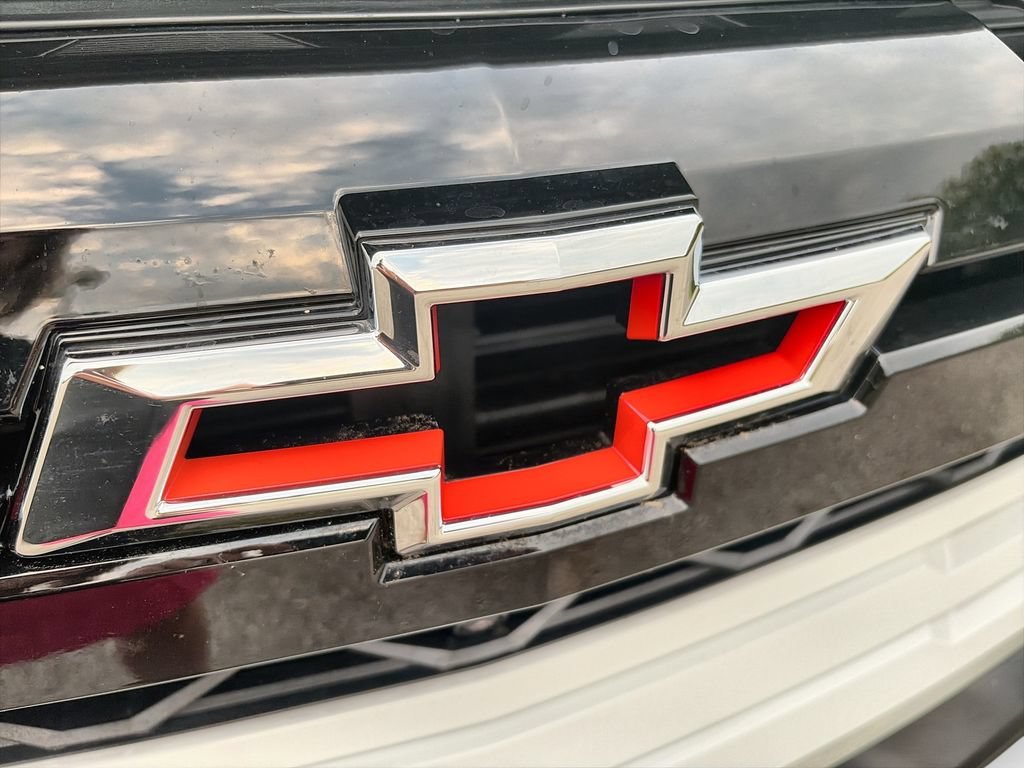 Used 2025 Summit White Chevrolet ZR2 image 33
