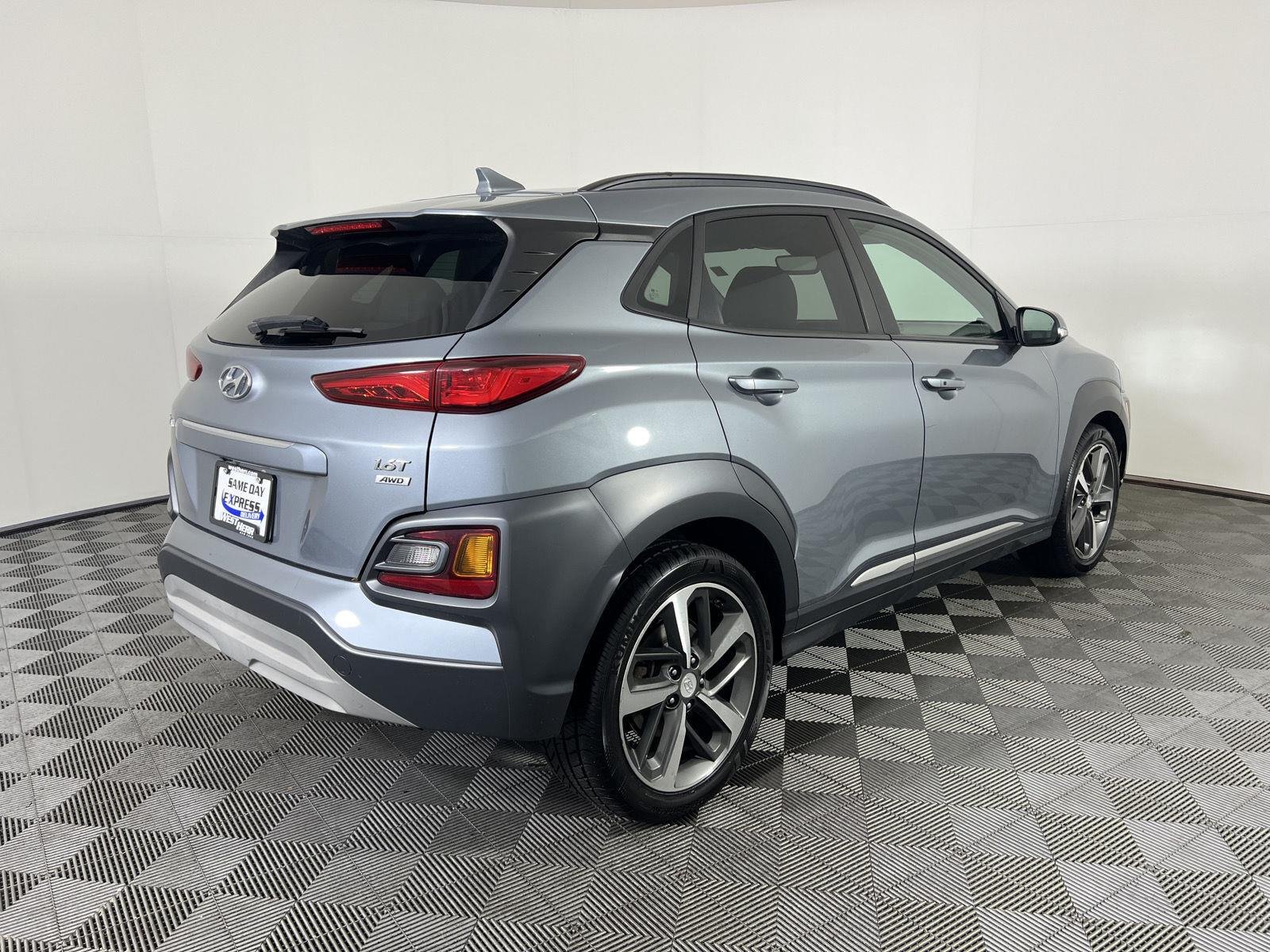 Used 2020 Sonic Silver Hyundai Limited image 3