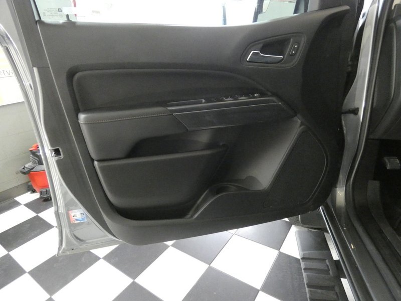 Used 2022 GRAY GMC 4WD Crew Cab 128" AT4 w/Cloth image 15