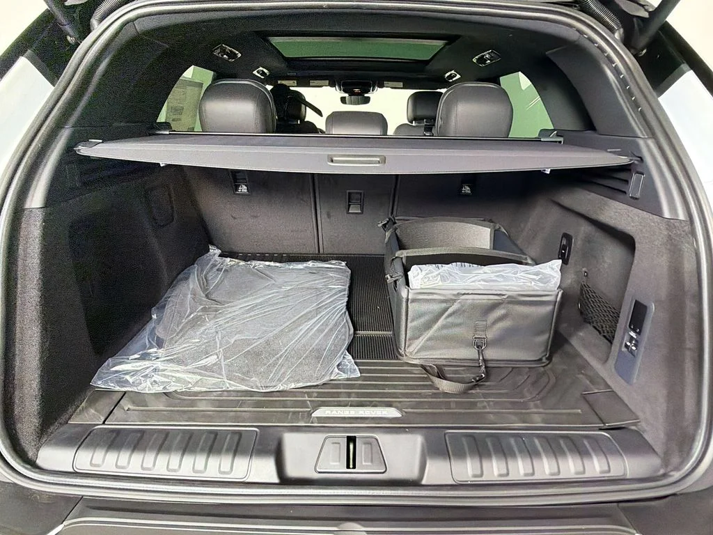 New 2026 Fuji White Land Rover SE image 28