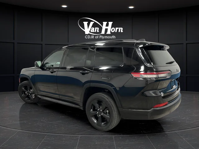 Certified Used 2024 Diamond Black Crystal Pearlcoat Jeep Limited image 5