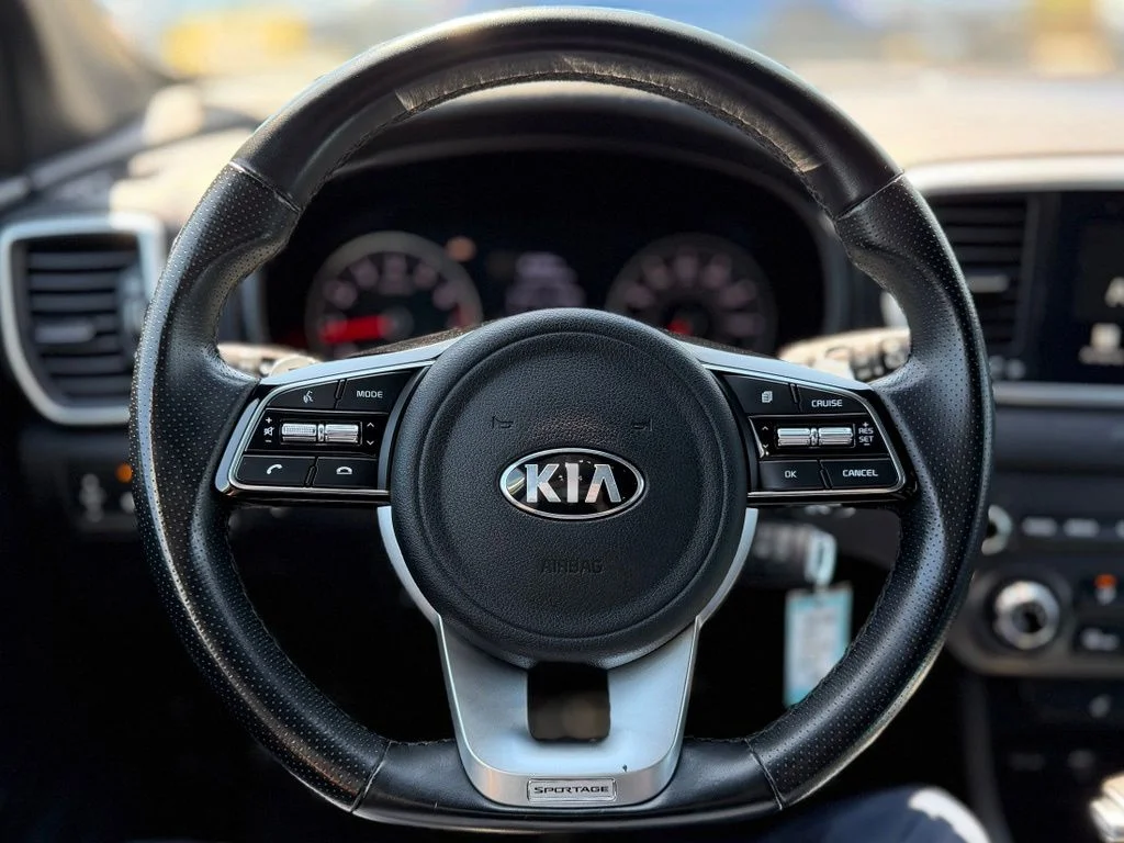 Used 2020 White Kia S image 11