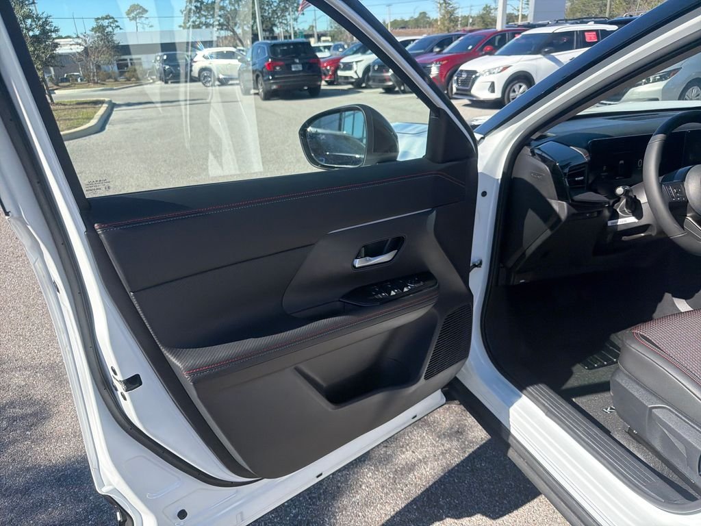 New 2026 Nissan Kicks SR 4D Sport Utility