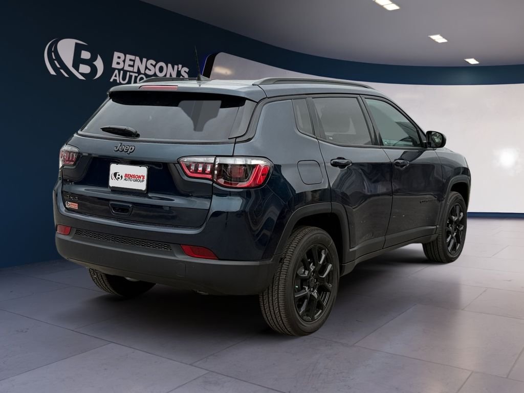 New 2026 Fathom Blue Pearl-Coat Exterior Paint Jeep Latitude image 5