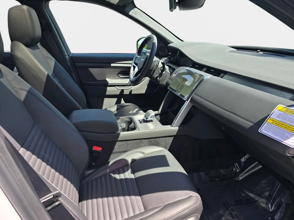 New 2026 Fuji White LAND ROVER Landmark image 10