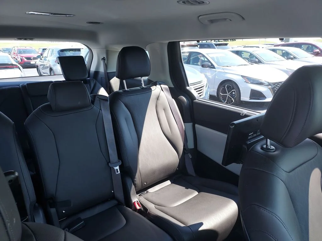 Used 2024 Blue Kia SX image 14