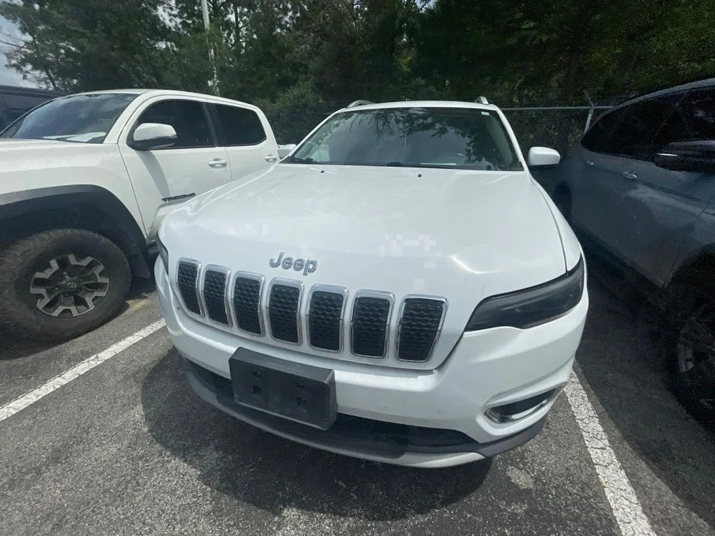 Used 2019 White Jeep Limited image 3