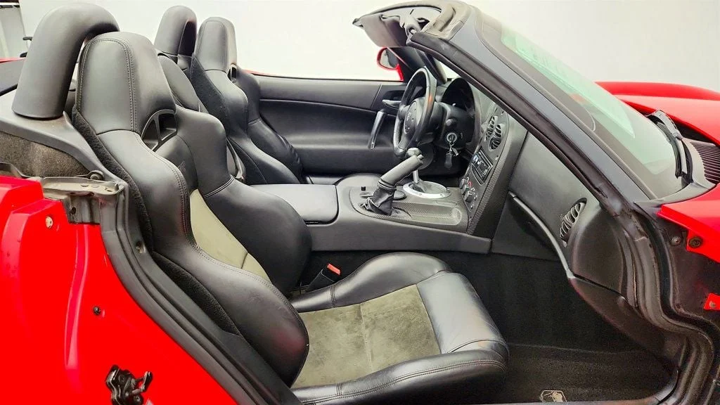 Used 2004 Viper Red Dodge 2dr Convertible SRT10 with Bluetooth Connectivity image 29