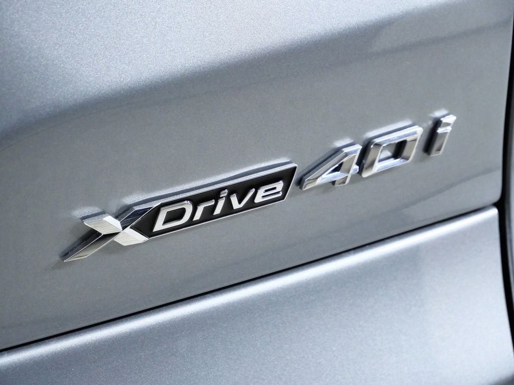 Used 2026 Skyscraper Grey Metallic BMW xDrive40i image 13