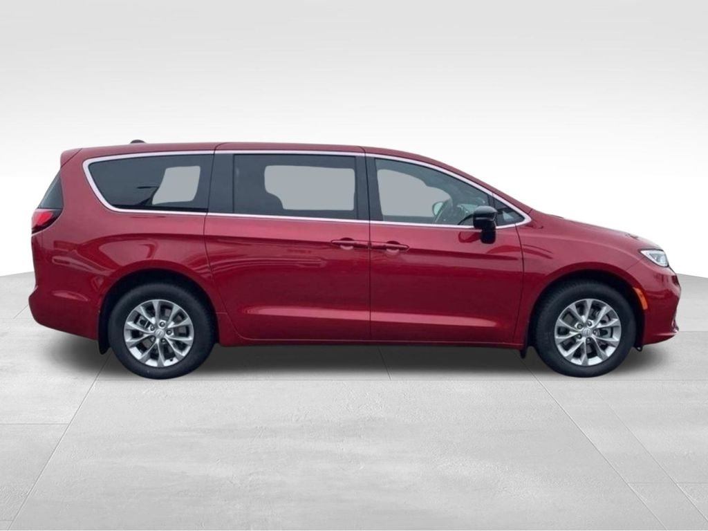 New 2026 Red Hot Pearl-Coat Exterior Paint Chrysler Select image 6