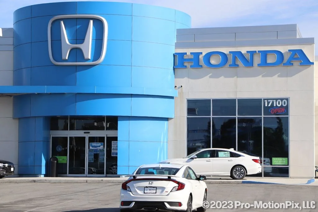 Used 2025 Platinum White Pearl Honda LX image 10
