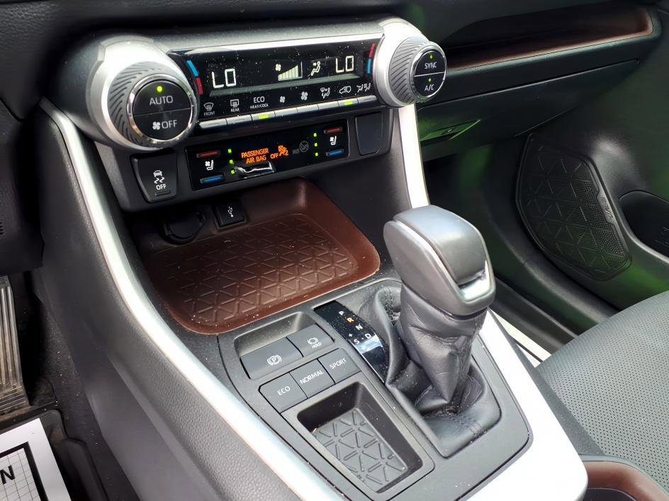 Used 2022 Blizzard Pearl Toyota Limited image 21