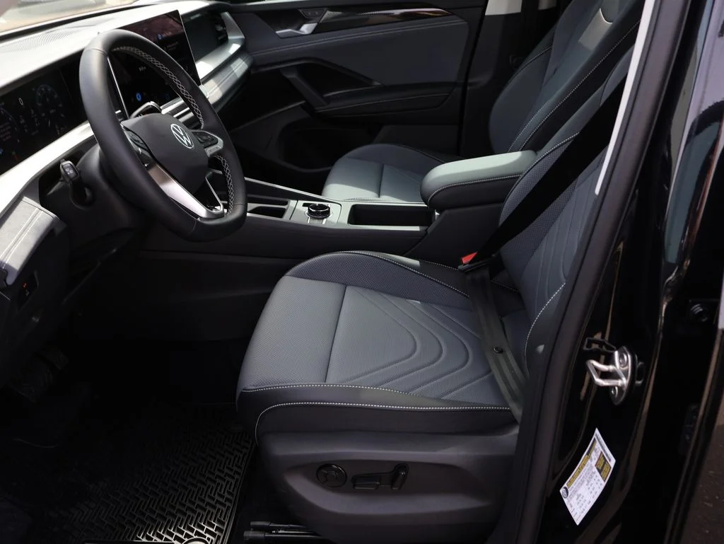 New 2026 Black Volkswagen 2.0T SE image 39