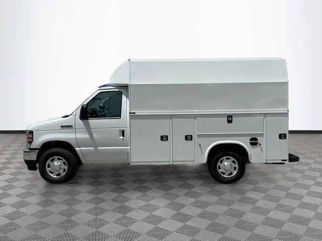 New 2026 Oxford White Ford Base image 3